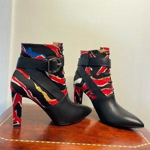 Balenciaga Booties: Crisscross Strap Elegance in EU37